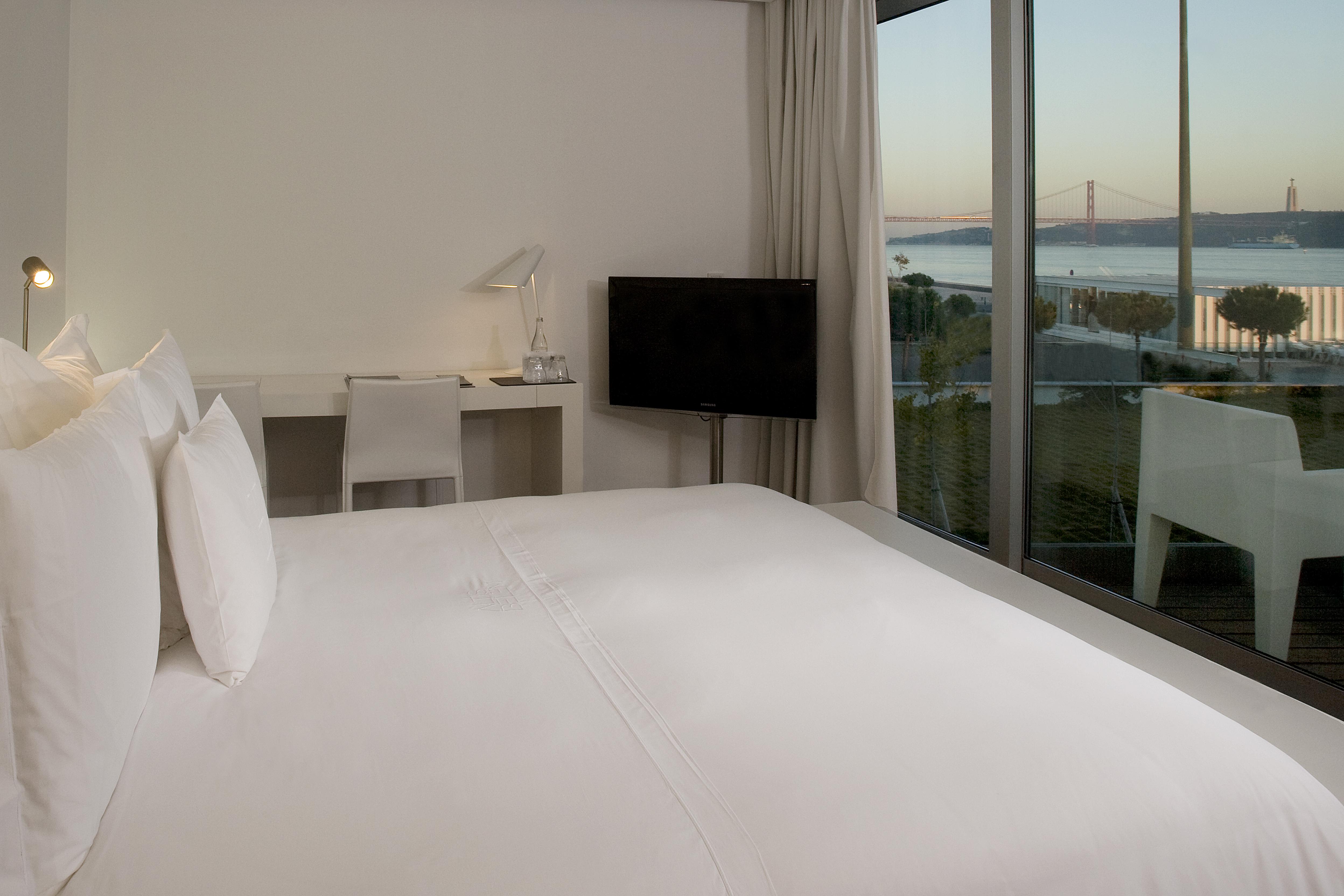 Altis Belem Hotel & Spa, A Member Of Design Hotels Lisboa 外观 照片 A room at the hotel