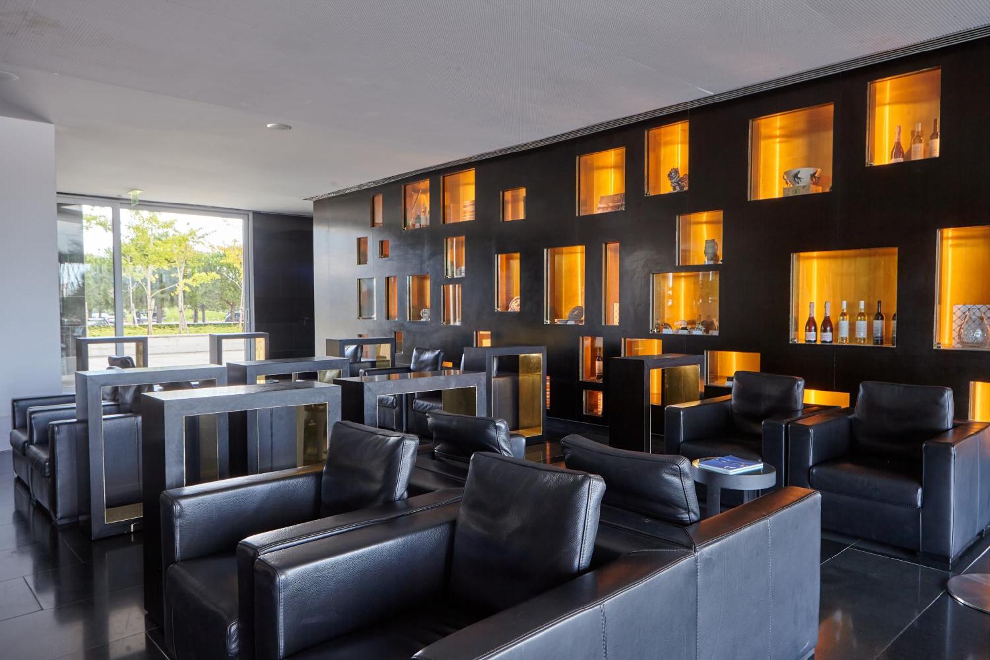 Altis Belem Hotel & Spa, A Member Of Design Hotels Lisboa 外观 照片 The lounge at the airport