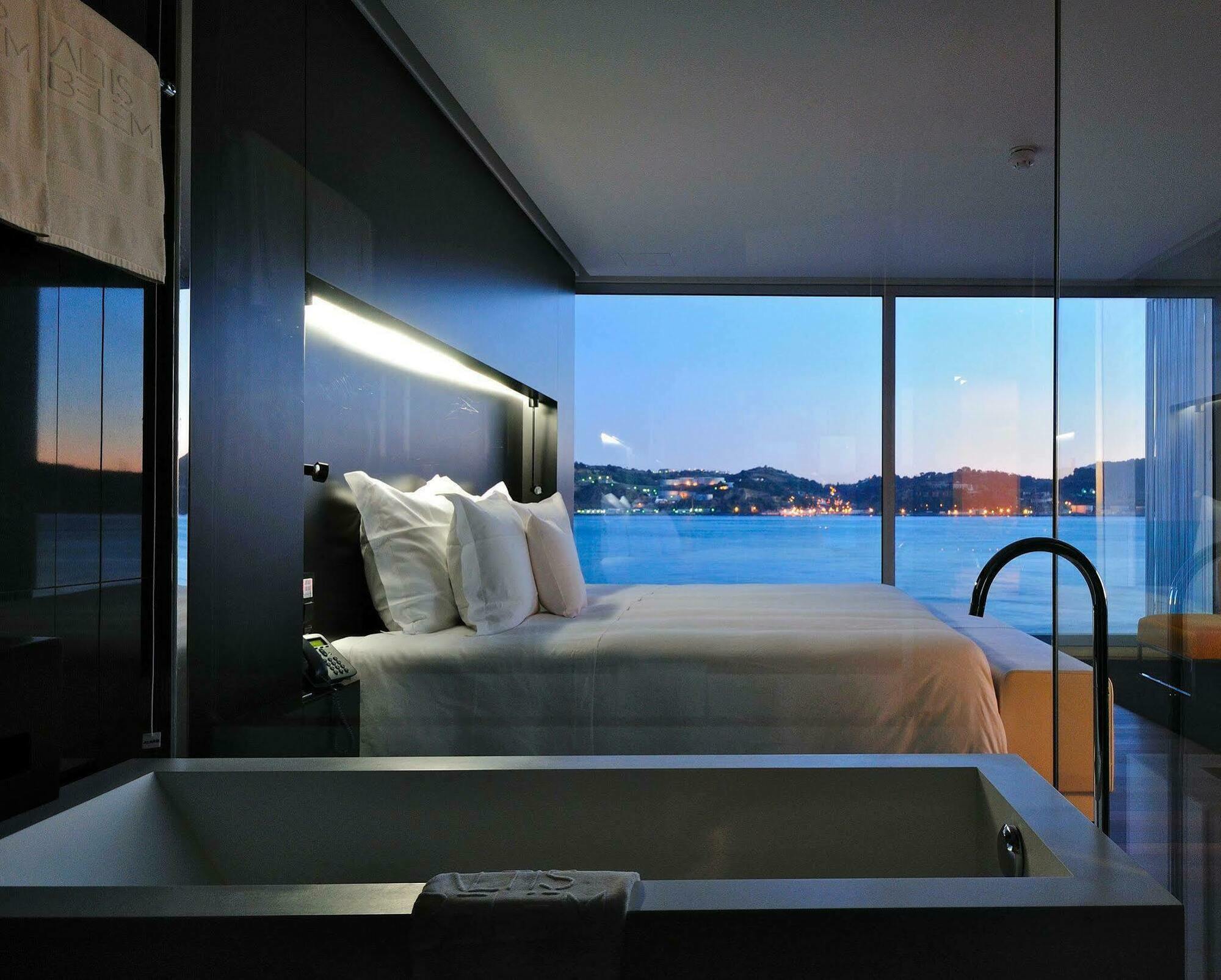 Altis Belem Hotel & Spa, A Member Of Design Hotels Lisboa 外观 照片 A room at the hotel